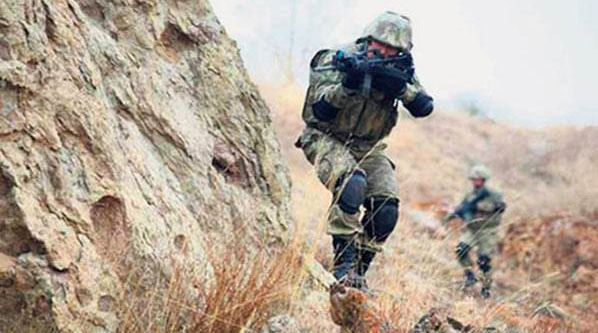 Üs bölgesine saldıran 8 terörist etkisiz hale getirildi