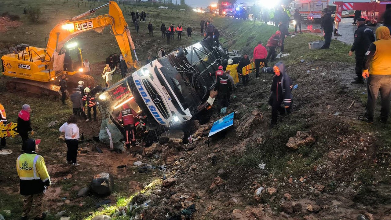 3 ölü, 22 yaralı! Malatya’daki otobüs faciasının görüntüleri ortaya çıktı