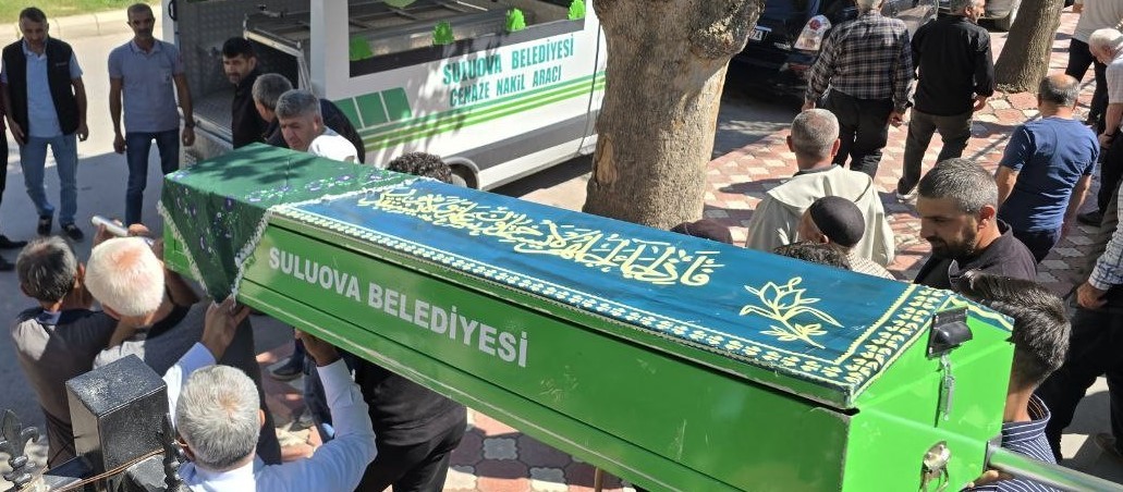 3 padişah, 12 cumhurbaşkanı gördü . Ayşe Nine 127 yaşında vefat etti