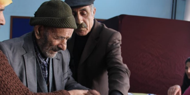3 padişah gören Ahmet dede oyunu kullandı