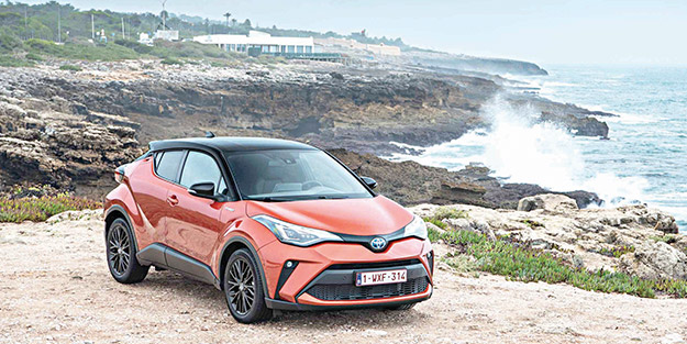 3 versiyon birden! Toyota C-HR yenilendi