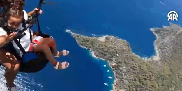 3 yaşında paraşütçü oldu!