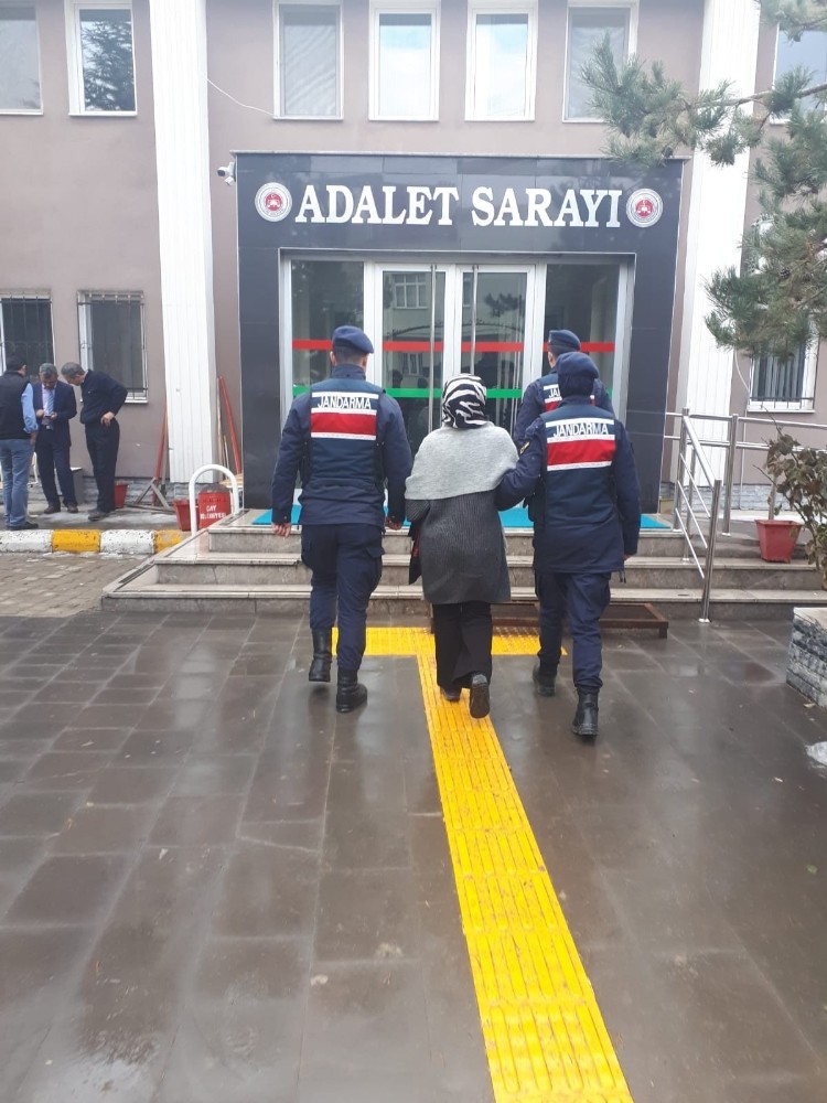 3 yıldır FETÖ’den aranan kadın saklandığı evde yakalandı 