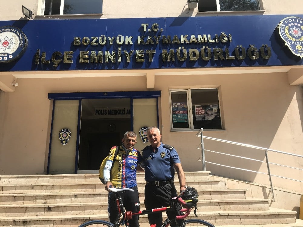 30 Ağustos Zafer Bayramı için bisikletiyle yollara düştü 