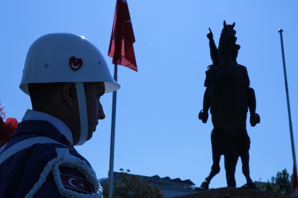 30 Ağustos Zafer Bayramı, Kırşehir’de törenle kutlandı 