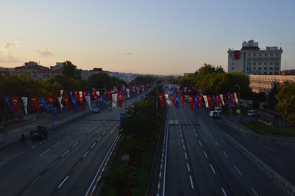 30 Ağustos Zafer Bayramı sebebiyle Vatan Caddesi trafiğe kapatıldı 