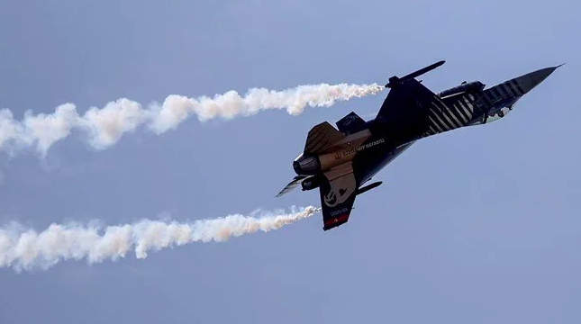 30 Ağustos'ta Yenikapı'da! SOLOTÜRK izleyenleri büyüleyecek