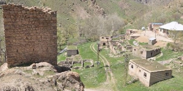 30 haneli köyü boşaltan dedikodu