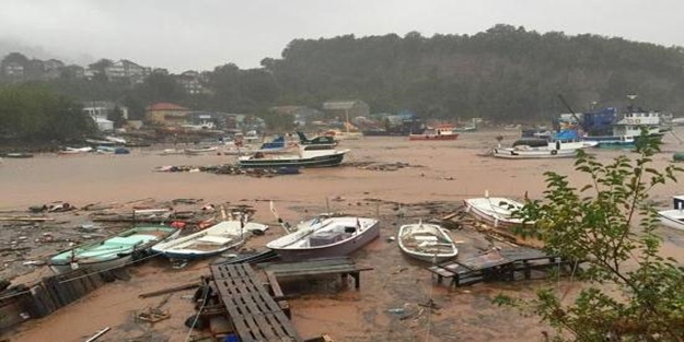 30 kişinin sel esareti 18 saat sonra bitti