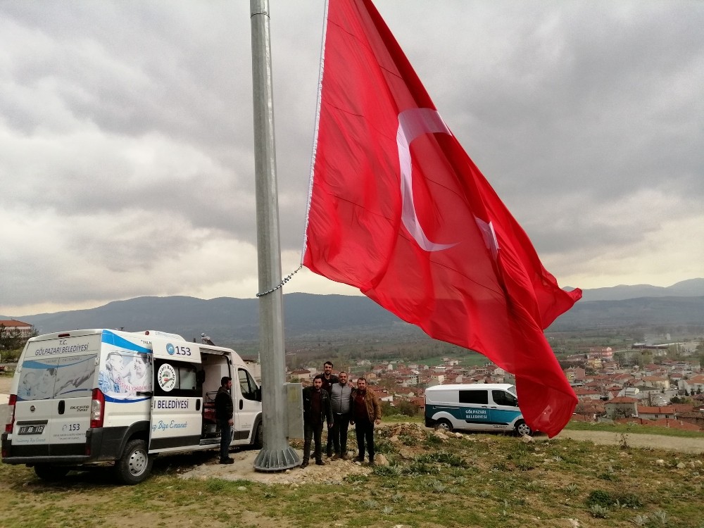 30 metre yükseklikte dalgalanan Türk bayrağı yenilendi 