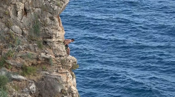 30 metrelik falezlerde ölüm oyunu
