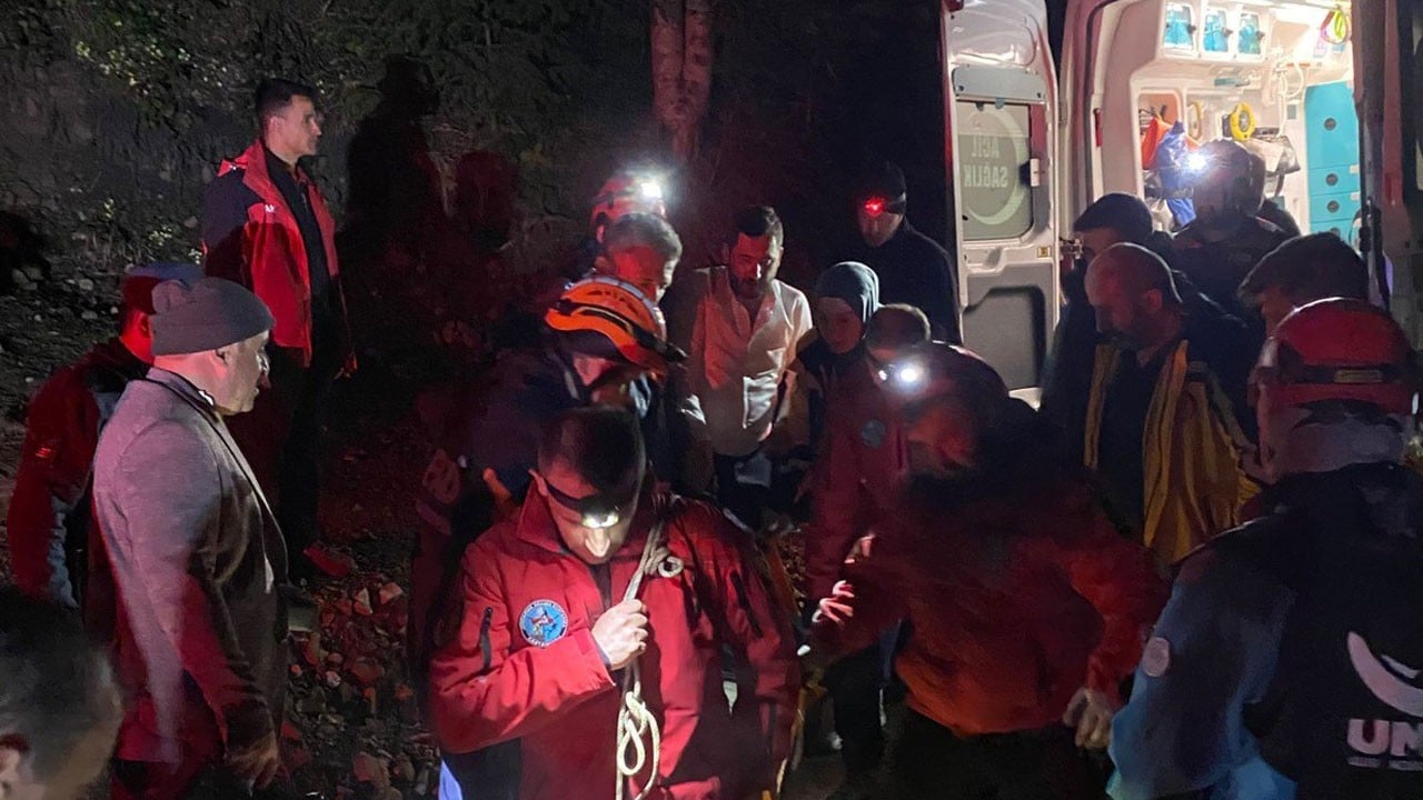 30 metrelik uçuruma düştü! Ekipler seferber oldu