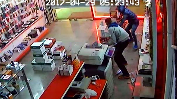 30 saniyede 10 bilgisayar çaldılar