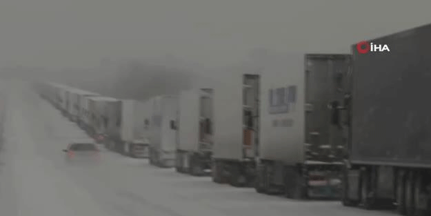 30 Türk TIR'ı o ülkede mahsur kaldı