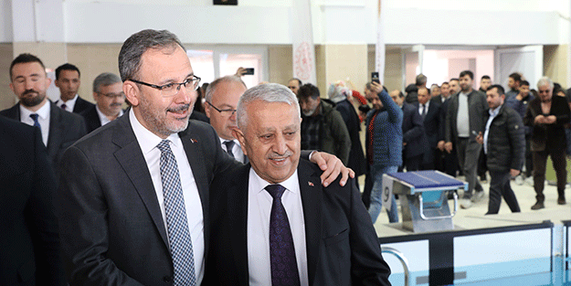 30 yıldır atıl vaziyetteki olimpik yüzme havuzu spora kazandırıldı