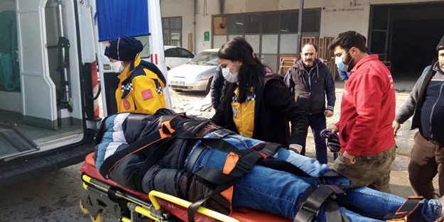 300 kiloluk sünger kalıbı, yoldan geçen motosikletlinin üzerine düştü