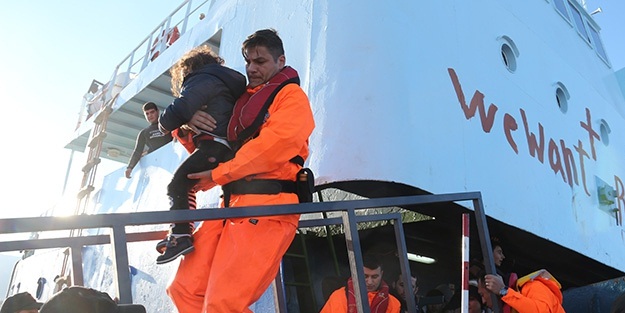 300 mülteci kurtarıldı