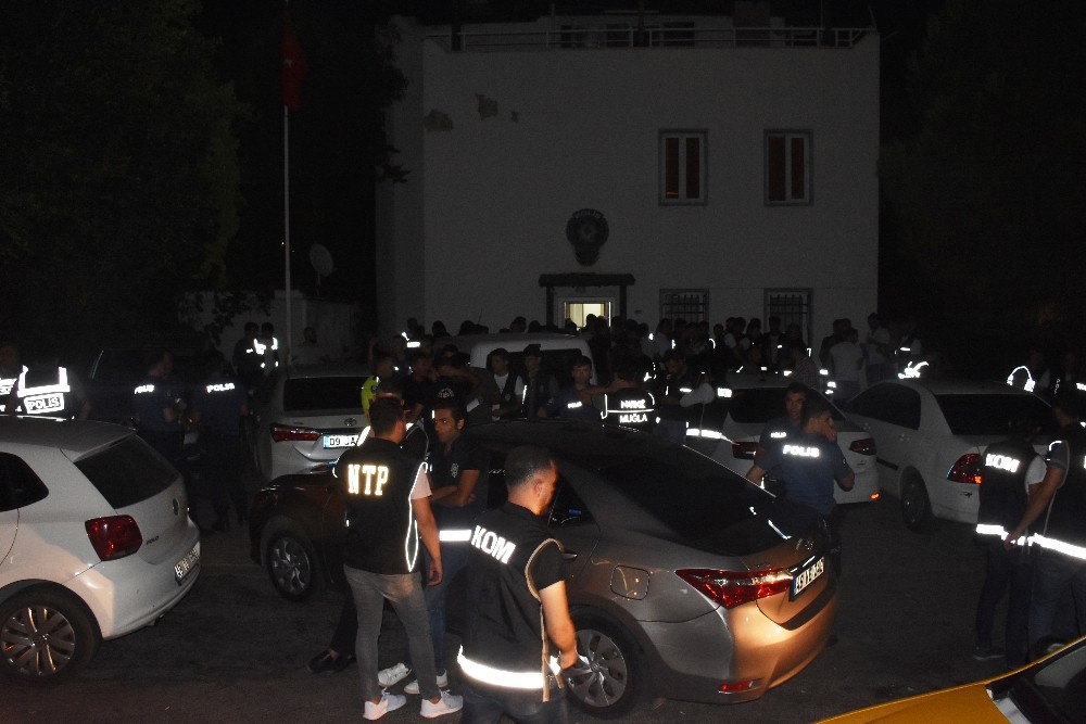 300 polis barlar sokağına girip ünlü mekanları didik didik aradı 