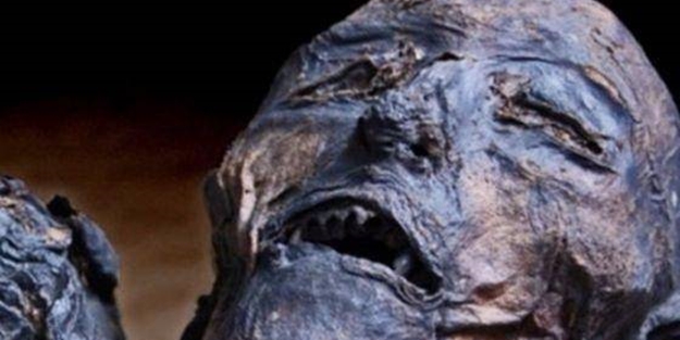 300 yıllık ceset 1 saatte çürüdü - FOTO