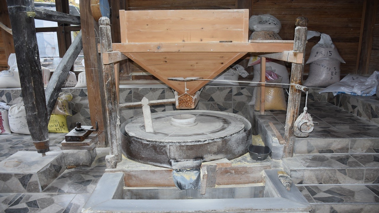 300 yıllık su değirmeni zamana meydan okuyor!