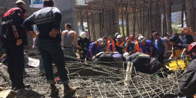 Cami inşaatında kalıp çöktü