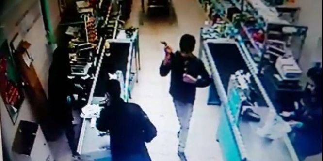 Silah ve palayla market soyan kardeşler, trende yakalandı