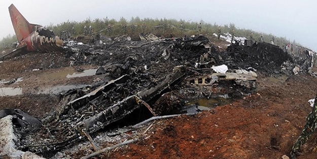 Askeri uçak düştü: 2 ölü