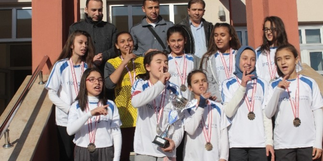 Moymul Ortaokulu Futsal Yıldız Kızlar Takımı, ilçenin gururu