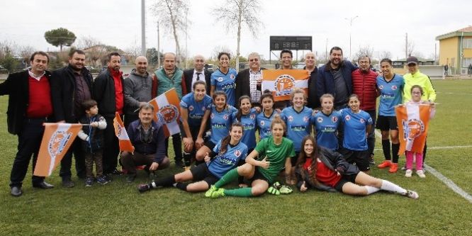 Döşemealtı Kadın Futbol takımından gol show