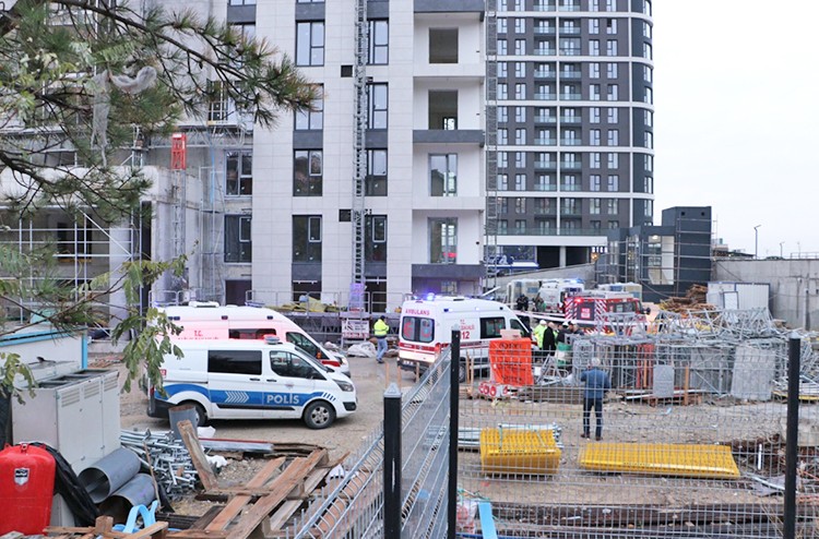 30'uncu kattan düştüler