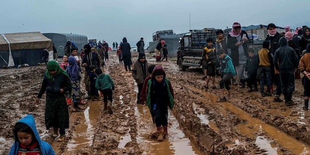 31 bin sivil daha Türkiye sınırına dayandı