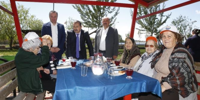 Huzurevi sakinleri Gölbaşı’nda piknikte buluştu