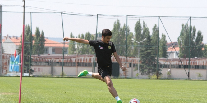 Es-Es pas ve şut çalıştı