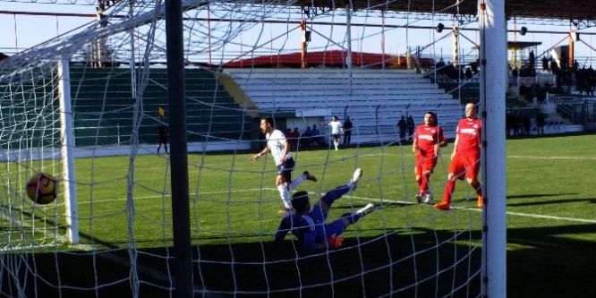 Serik Belediyespor Sandıklısporu 3 golle geçti