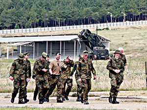 NATO üyeleri Patriotları inceledi