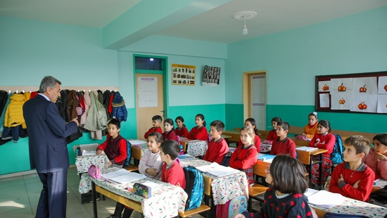 315 Bin 856 öğretmen uzman ve başöğretmen unvanı aldı