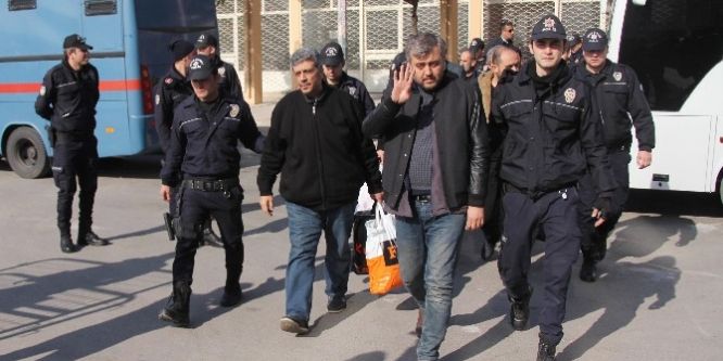 FETÖ’den gözaltına alınan 13 kişi adliyeye sevk edildi