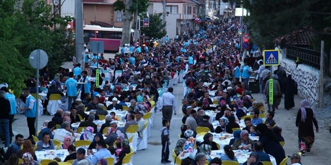 Kardeşlik sofraları Taraklı’da kuruldu