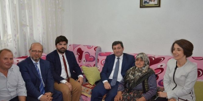 Vali Tavlı’dan şehit ailelerine ziyaret
