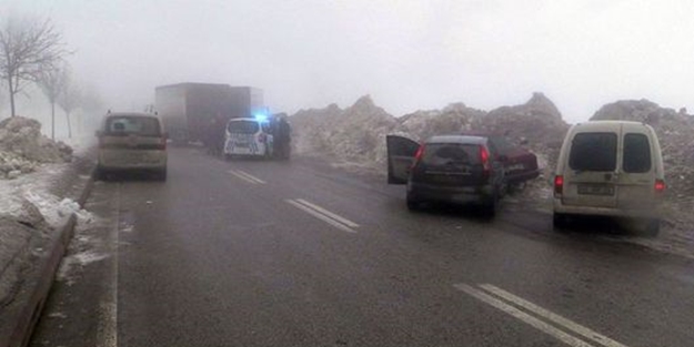 32 araç birbirine girdi