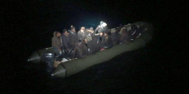 32 düzensiz göçmen kurtarıldı