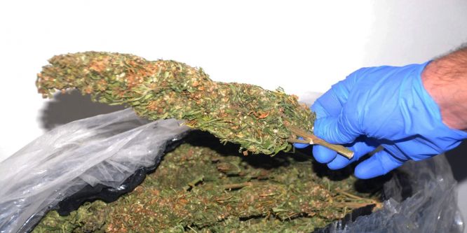 Gaziosmanpaşa’da uyuşturucu operasyonu: 8 gözaltı