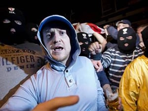 Faşist İngilizler camilere saldırdı