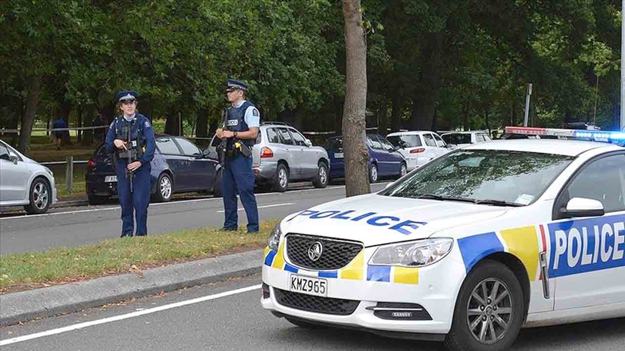33 bin dolarlık kolyeyi yuttu, yakayı yine ele verdi