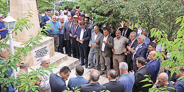 33 şehid dualarla anıldı