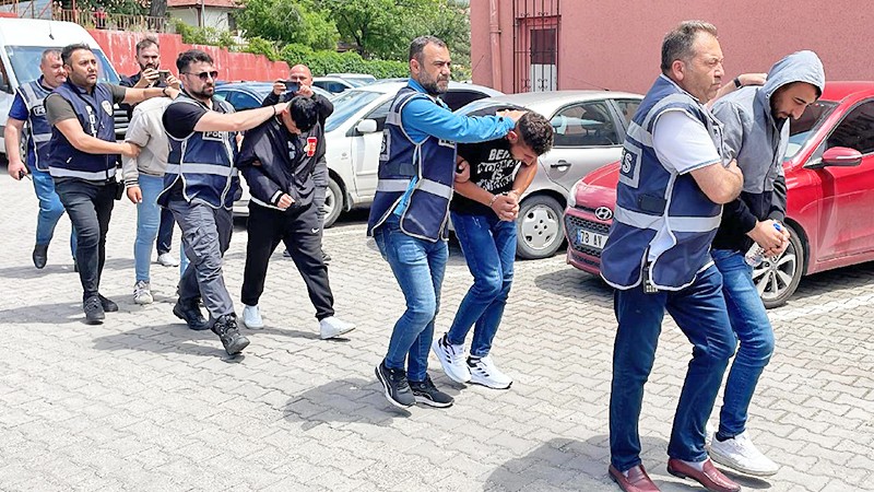 33 terör örgütü üyesi kıskıvrak yakalandı