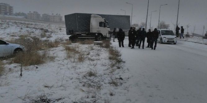 Kar yağışı kazalara neden oldu