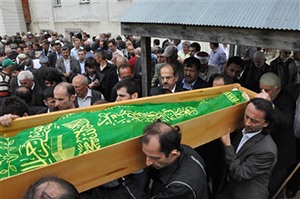 Hüseyin Amca gözyaşlarıyla uğurlandı