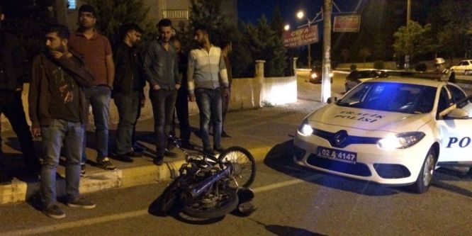 Otomobil ile motosiklet çarpıştı: 2 yaralı