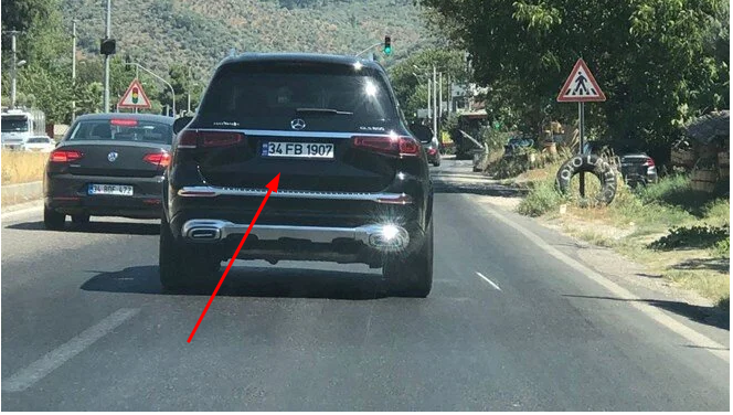 34 FB 1907 plakalı araç her yerde aranıyor! Böyle skandal görülmedi